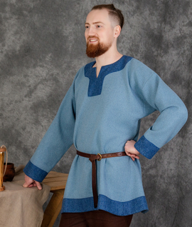 Birka wool tunic with two wedges and wool hems