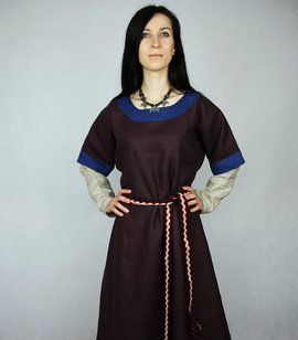 A linen tunic for women from Kievan Rus with short sleeves, decorated with linen trim