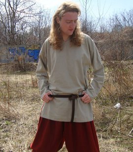 Średniowieczna lniana koszula Birka