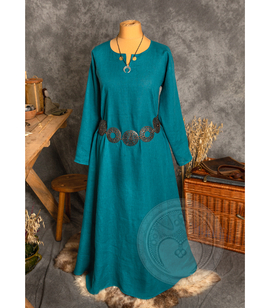 Basic fantasy linen dress with a slit neckline