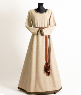 Wełniana sukienka z krajka przy dekolcie i wąskimi obszyciami