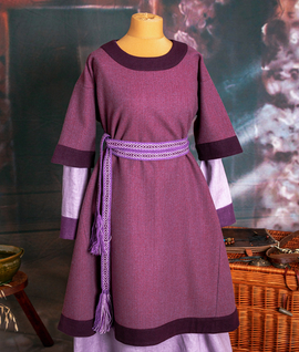 Early medieval women's wool tunic with two gussets and wool trim