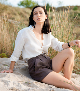 Basic linen shirt with long sleeves and a stand-up collar