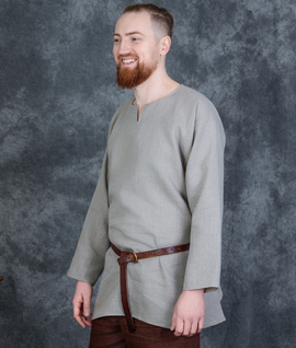 Basic linen shirt with triangular wedges and slit neckline