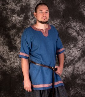 Early medieval linen shirt with short sleeves, decorated with narrow linen diamond twill trim