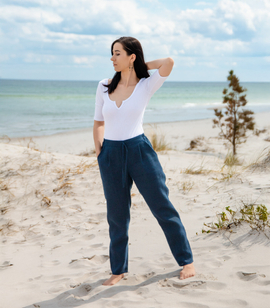 Mid-rise linen trousers with elastic waistband and pockets