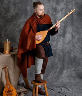 Rectangular cloak made of medium-weight diamond twll wool