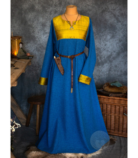Wool dress with two wedges and rich natural silk hems