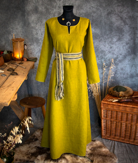 Basic early medieval linen dress with two gussets and a slit neckline