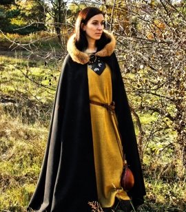 Medieval woollen cloak with wide hood & natural fur