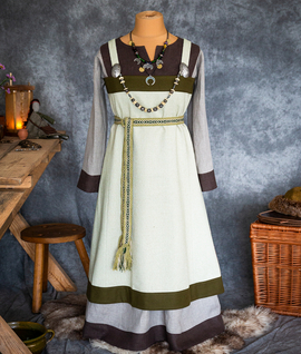 Basic wool apron dress with two gussets and wool trims